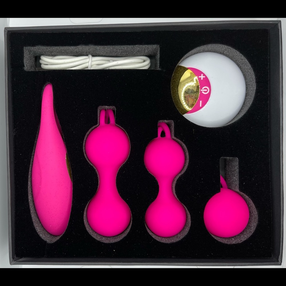 Brand new Kegel set with exercise band